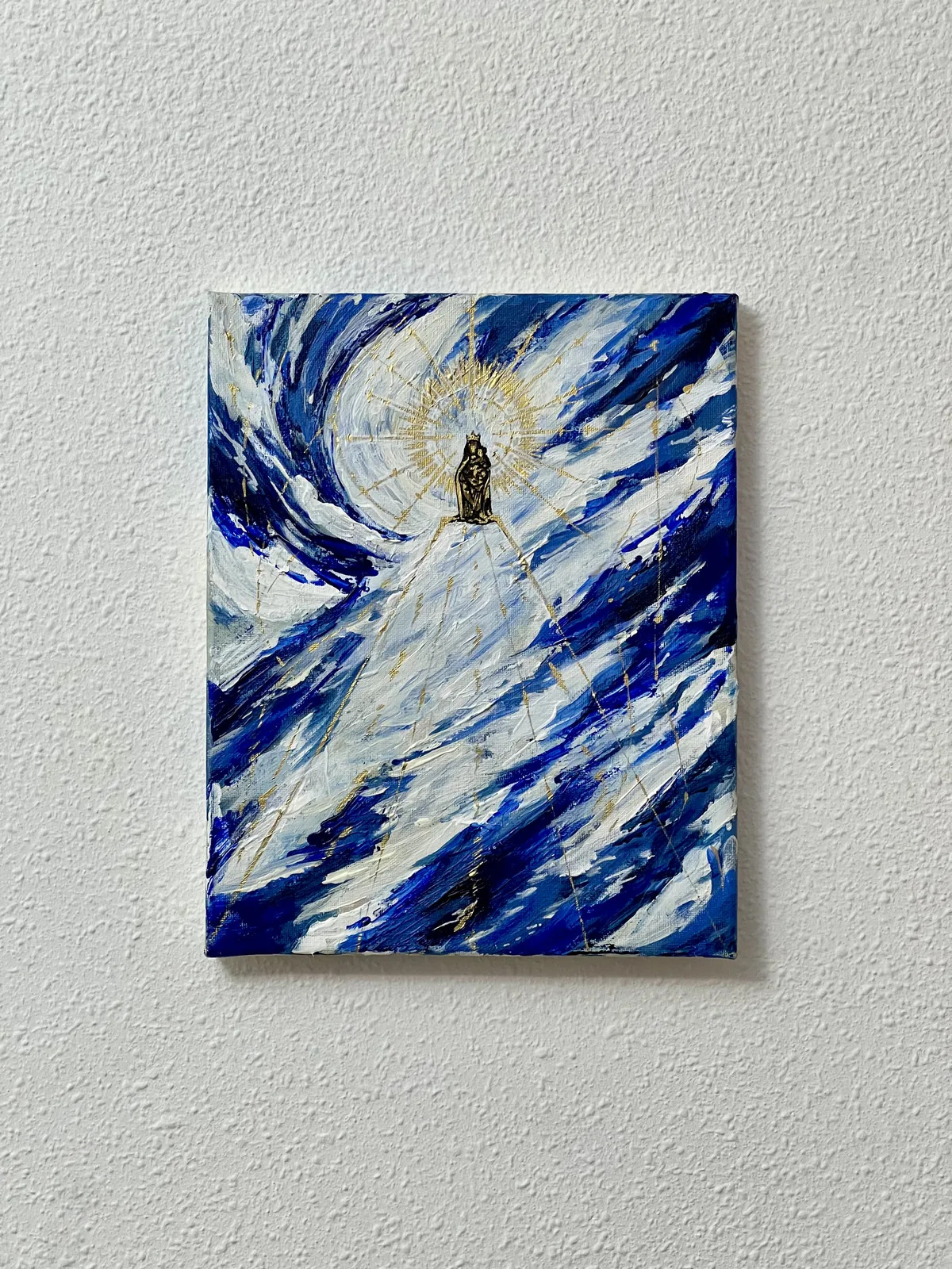 EL CIERZO de Baikaro sobre una pared blanca