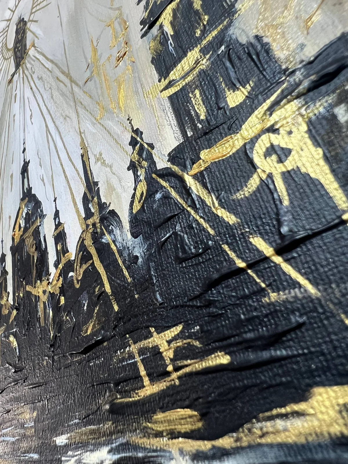 Detalle de la arquitectura, la materia y el oro de LA BAS&Iacute;LICA